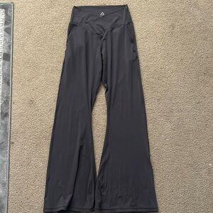 Criss Cross Flare Leggings